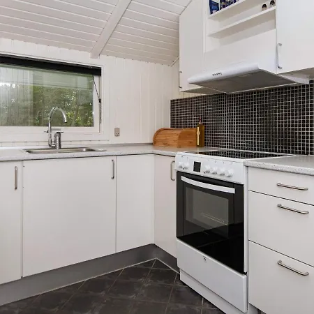 Three-bedroom Holiday In 37 * בלבאנד