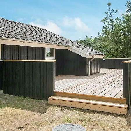 Three-bedroom Holiday In 37 * בלבאנד